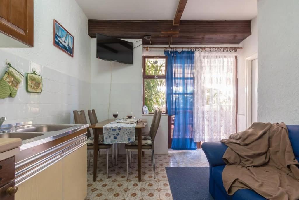 Loredana Apartments Crikvenica Ruang foto