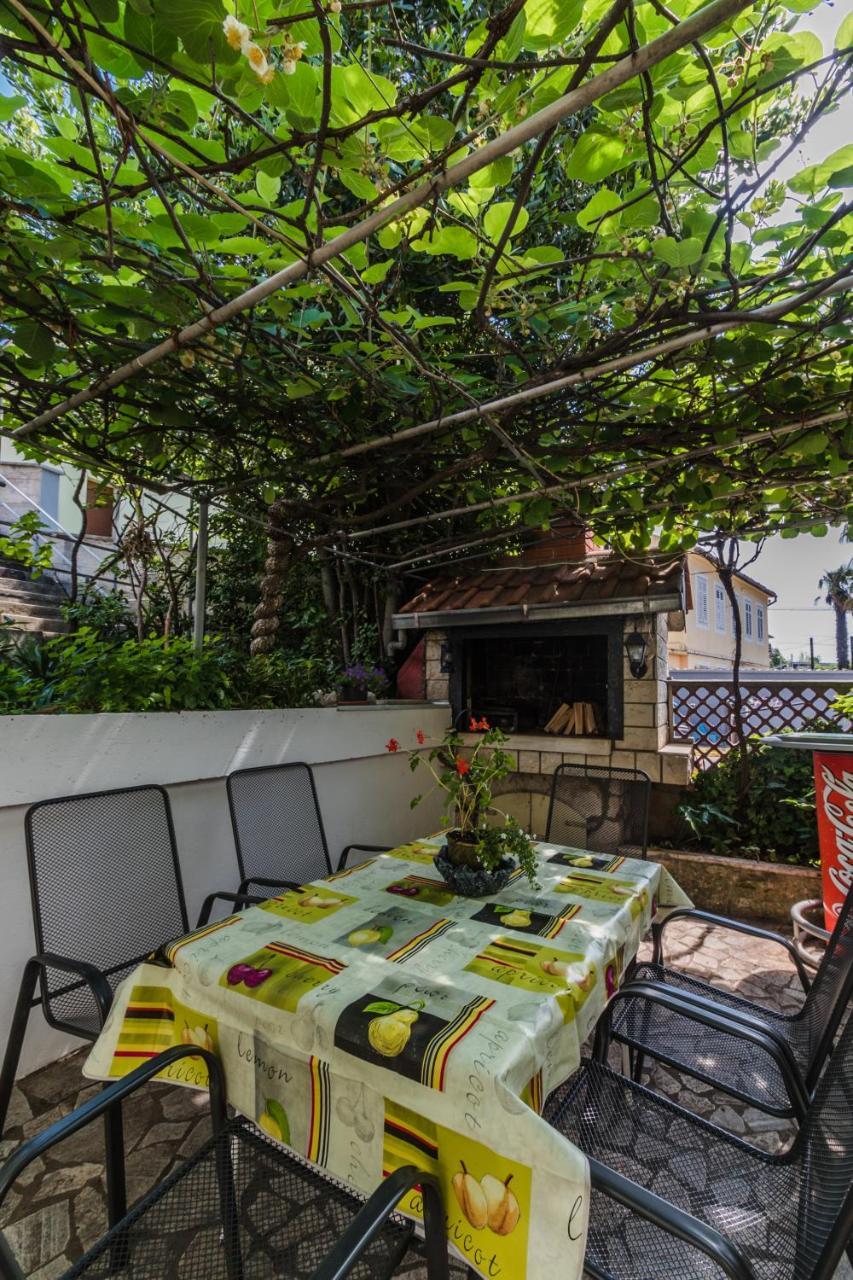 Loredana Apartments Crikvenica Bagian luar foto